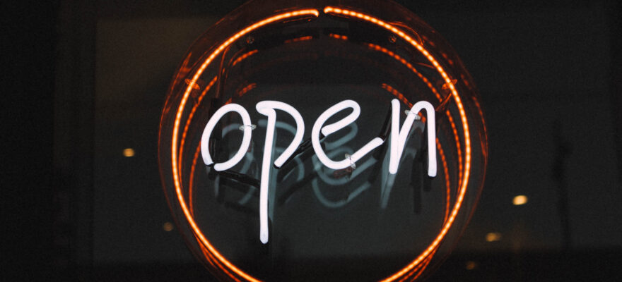 Letrero luminoso de Open